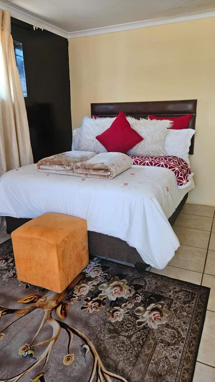 Goodlife Guest House In Mafikeng Exterior photo