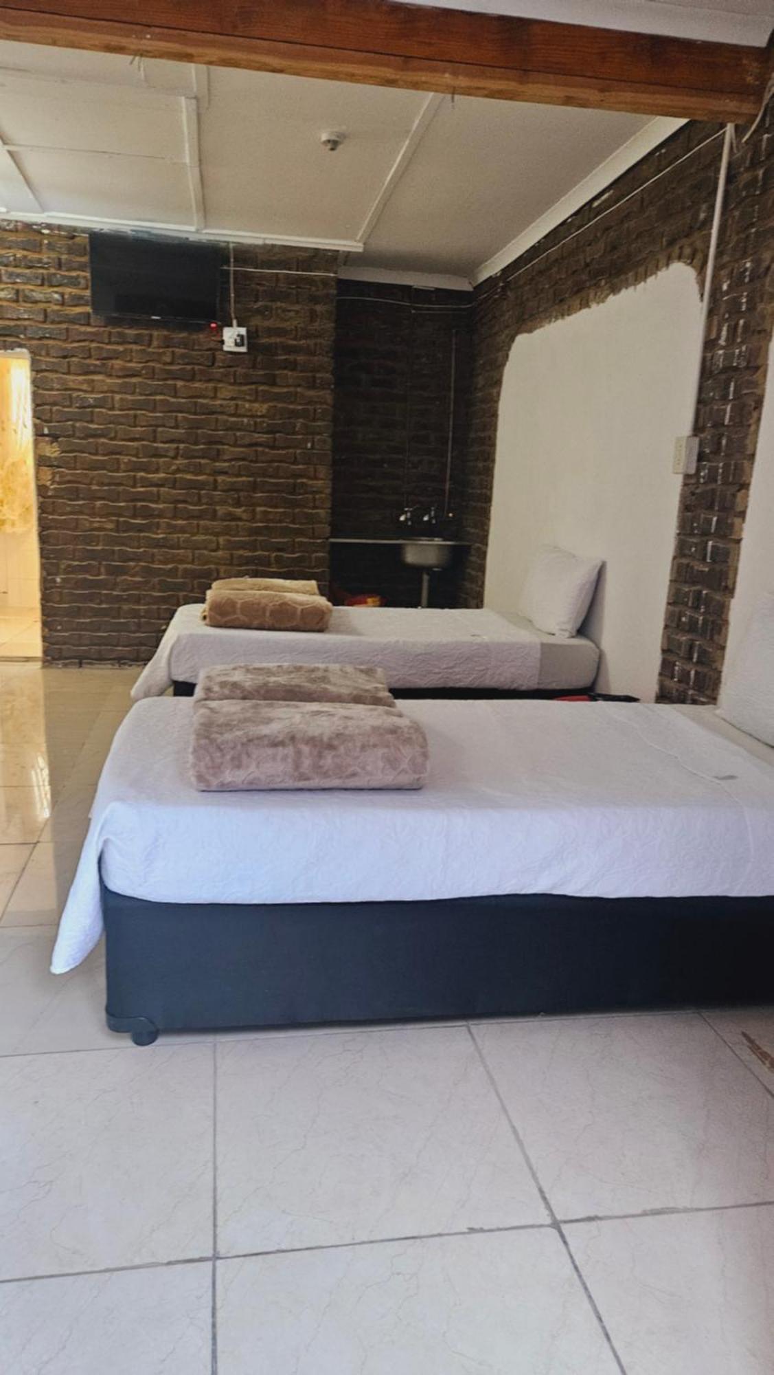 Goodlife Guest House In Mafikeng Exterior photo